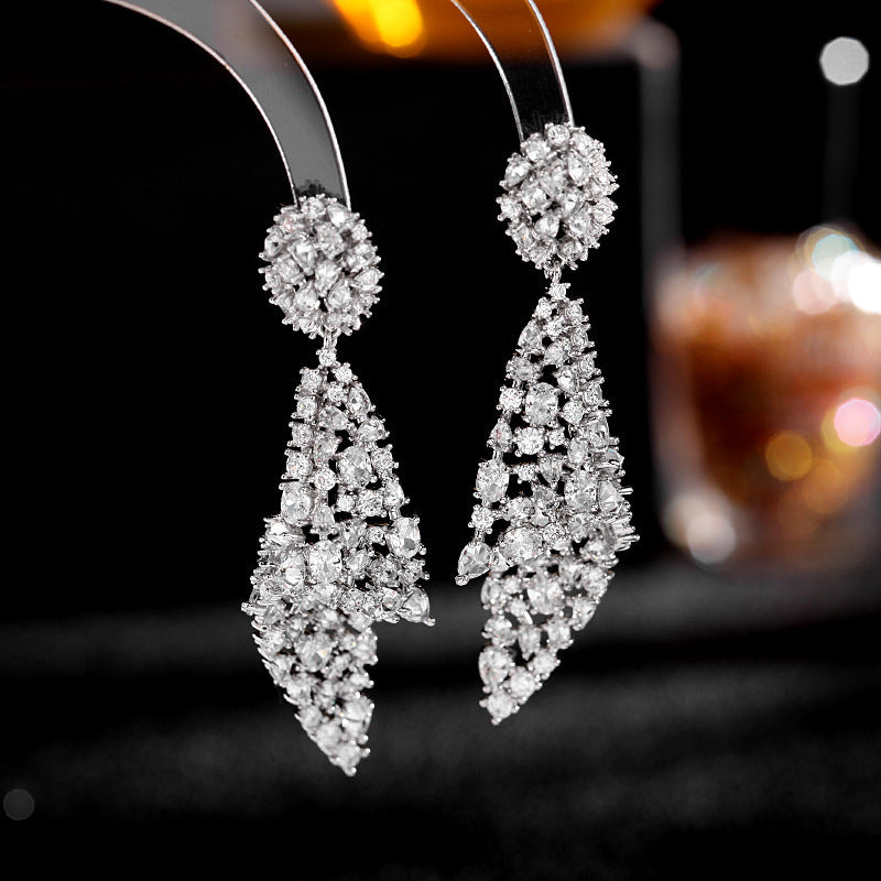 Irregular Muse Earrings – Sculpted Elegance with Personality
